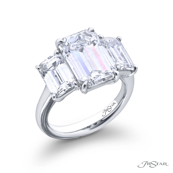 5.02 Ct Emerald Cut Diamond Ring in Platinum - Image 2