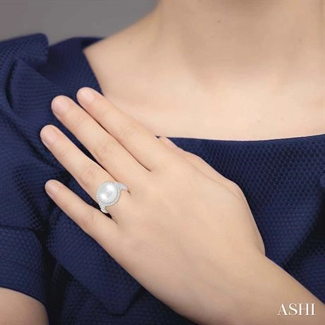 Pearl & Halo Diamond Ring - Image 3